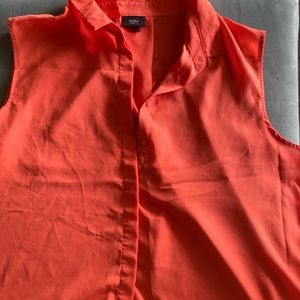 🚨 Sleeveless collared blouse